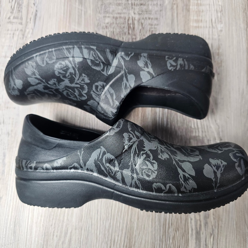 Crocs Neria Pro II Graphic Clogs Women 10 Black Floral Slip Resistant Workwear